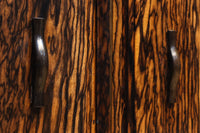 丁寧に造られた美しい慳貪(けんどん)戸づくりの極上黒柿杢目の小箪笥 BB2100