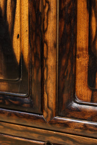 丁寧に造られた美しい慳貪(けんどん)戸づくりの極上黒柿杢目の小箪笥 BB2100