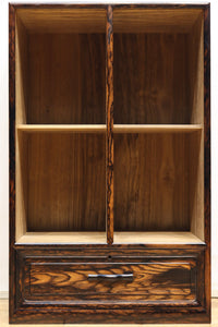 丁寧に造られた美しい慳貪(けんどん)戸づくりの極上黒柿杢目の小箪笥 BB2100