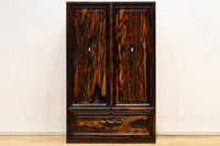 丁寧に造られた美しい慳貪(けんどん)戸づくりの極上黒柿杢目の小箪笥 BB2100