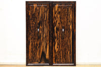 丁寧に造られた美しい慳貪(けんどん)戸づくりの極上黒柿杢目の小箪笥 BB2100