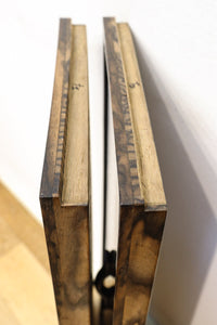 丁寧に造られた美しい慳貪(けんどん)戸づくりの極上黒柿杢目の小箪笥 BB2100