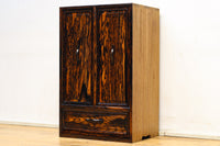 丁寧に造られた美しい慳貪(けんどん)戸づくりの極上黒柿杢目の小箪笥 BB2100