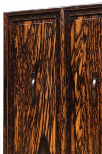 丁寧に造られた美しい慳貪(けんどん)戸づくりの極上黒柿杢目の小箪笥 BB2100