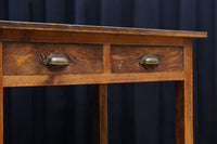 レトロ感溢れる使い込まれたデスク BB2175