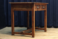 レトロ感溢れる使い込まれたデスク BB2175