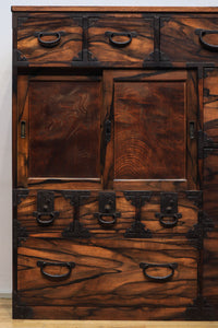 珍品!!無垢材の黒柿杢目が流れる堂々とした越後収納箪笥 BB2226