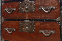鋲で打ち付けられた金具が味わい深い最上衣裳箪笥 BB2264