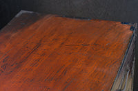 鋲で打ち付けられた金具が味わい深い最上衣裳箪笥 BB2264