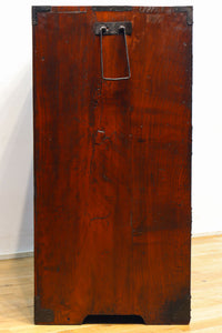 鋲で打ち付けられた金具が味わい深い最上衣裳箪笥 BB2264