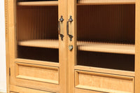 デザイン性の高い観音扉のレトロガラスケース BB2293