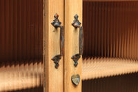 デザイン性の高い観音扉のレトロガラスケース BB2293