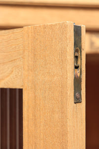 デザイン性の高い観音扉のレトロガラスケース BB2293