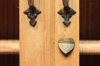 デザイン性の高い観音扉のレトロガラスケース BB2293