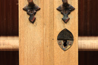 デザイン性の高い観音扉のレトロガラスケース BB2293