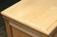 デザイン性の高い観音扉のレトロガラスケース BB2293