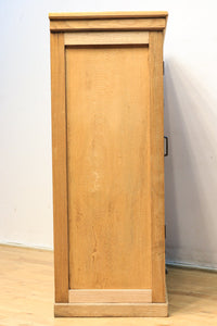 デザイン性の高い観音扉のレトロガラスケース BB2293