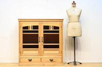 デザイン性の高い観音扉のレトロガラスケース BB2293