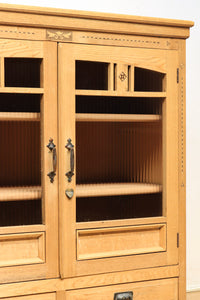 デザイン性の高い観音扉のレトロガラスケース BB2293