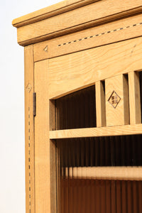 デザイン性の高い観音扉のレトロガラスケース BB2293