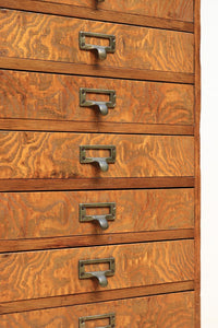 華やかな杢目模様と持ち手金具が素敵な小箪笥 BB2334