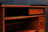 上品な造りと色艶で空間が華やぐ飾り棚 BB2409