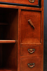 上品な造りと色艶で空間が華やぐ飾り棚 BB2409