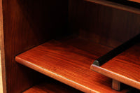 上品な造りと色艶で空間が華やぐ飾り棚 BB2409