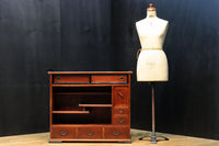 上品な造りと色艶で空間が華やぐ飾り棚 BB2409