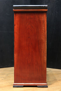 上品な造りと色艶で空間が華やぐ飾り棚 BB2409