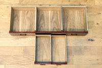 上品な造りと色艶で空間が華やぐ飾り棚 BB2409