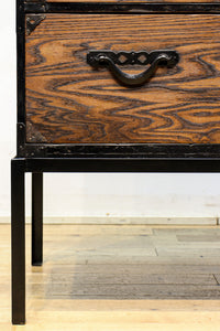 杢目が引き立つアイアンフレーム付き衣裳箪笥 BB2476