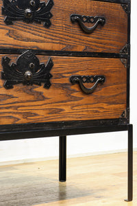 杢目が引き立つアイアンフレーム付き衣裳箪笥 BB2476