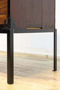 杢目が引き立つアイアンフレーム付き衣裳箪笥 BB2476