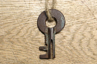 杢目が引き立つアイアンフレーム付き衣裳箪笥 BB2476