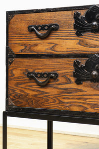 杢目が引き立つアイアンフレーム付き衣裳箪笥 BB2476