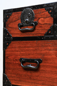 珍品‼ 総桐‼ 隠し小箱を多数備えた見事な造りと風合いが美しい最上収納箪笥 BB2484