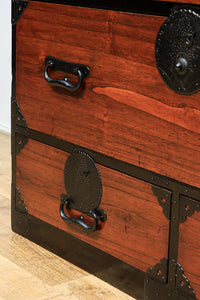 珍品‼ 総桐‼ 隠し小箱を多数備えた見事な造りと風合いが美しい最上収納箪笥 BB2484