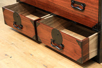 珍品‼ 総桐‼ 隠し小箱を多数備えた見事な造りと風合いが美しい最上収納箪笥 BB2484