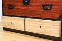 珍品‼ 総桐‼ 隠し小箱を多数備えた見事な造りと風合いが美しい最上収納箪笥 BB2484