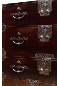 上品な漆を縁起の良い絵柄が雅に飾る二本松衣裳箪笥 BB2681