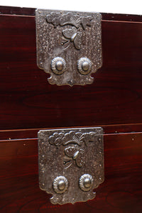 上品な漆を縁起の良い絵柄が雅に飾る二本松衣裳箪笥 BB2681