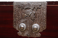 上品な漆を縁起の良い絵柄が雅に飾る二本松衣裳箪笥 BB2681