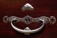 上品な漆を縁起の良い絵柄が雅に飾る二本松衣裳箪笥 BB2681