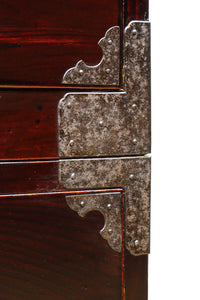 上品な漆を縁起の良い絵柄が雅に飾る二本松衣裳箪笥 BB2681