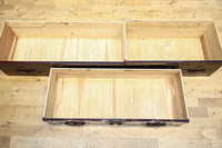 上品な漆を縁起の良い絵柄が雅に飾る二本松衣裳箪笥 BB2681