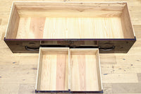 上品な漆を縁起の良い絵柄が雅に飾る二本松衣裳箪笥 BB2681