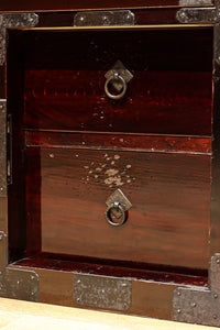 上品な漆を縁起の良い絵柄が雅に飾る二本松衣裳箪笥 BB2681