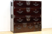 上品な漆を縁起の良い絵柄が雅に飾る二本松衣裳箪笥 BB2681