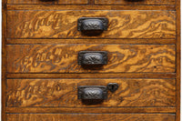 金具の風合いが時代感を漂わせる小箪笥 BB2705